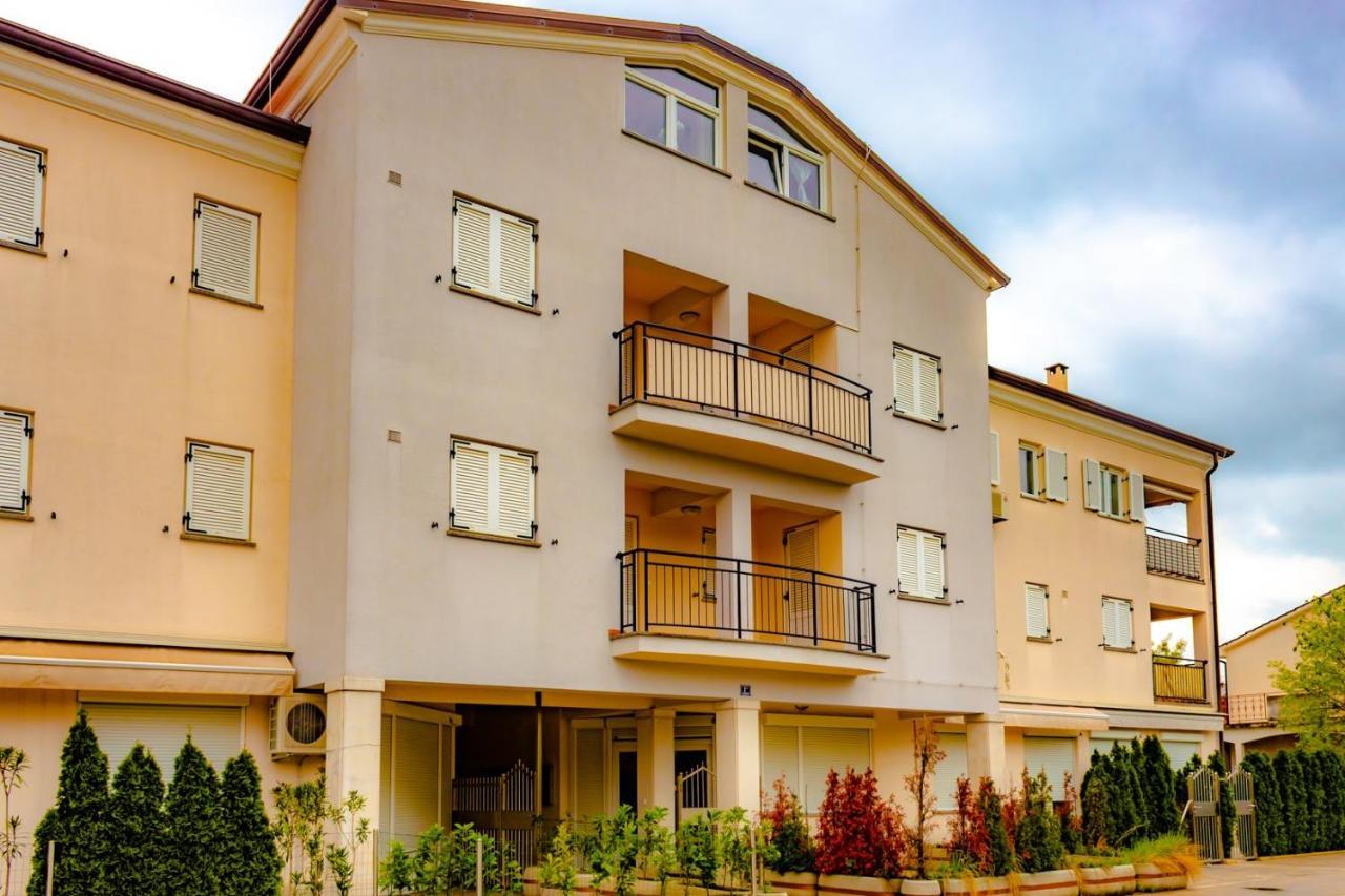 Botic Apartment *